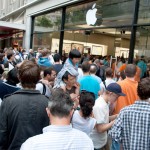 apple-store-crowd-2